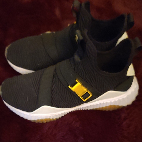 Puma - Picture 5 of 7